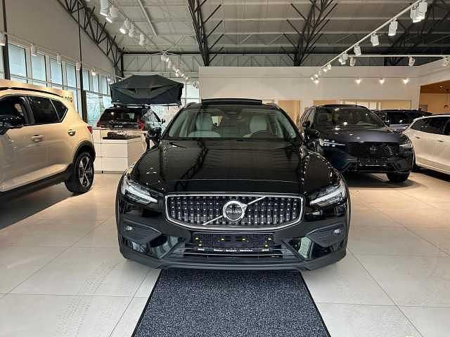 Gebraucht Volvo V60 CC 145 PS (106 kW) 2023 Kombi