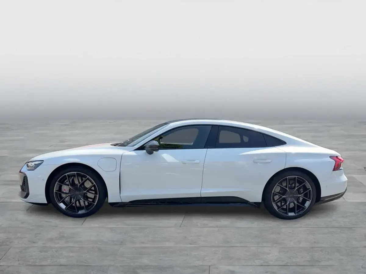 Second-hand Audi e-tron GT quattro Performance 620 kW (843 CP) 2024 Alb Berlinǎ