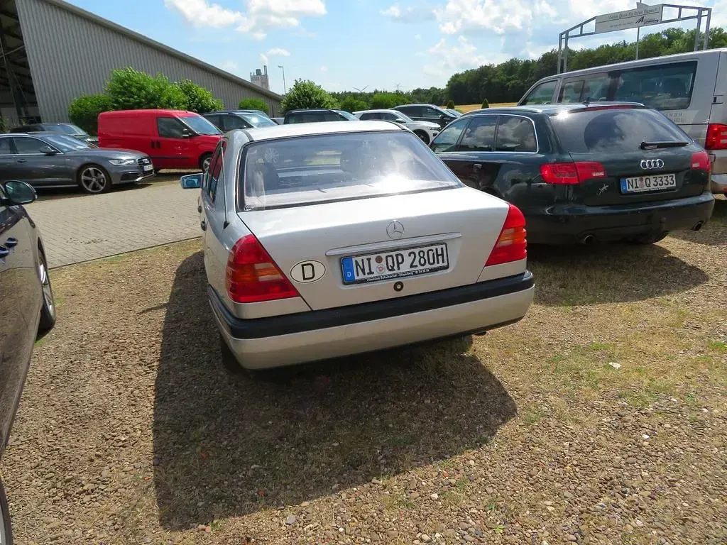 Gebraucht Mercedes C180 122 PS (89 kW) 1994 Silber Limousine