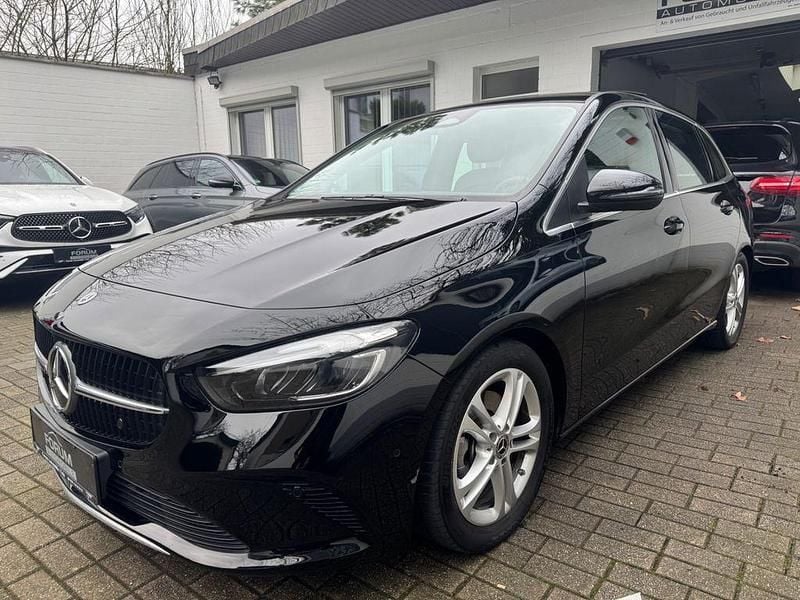 Gebraucht Mercedes B200 Progressive 163 PS (119 kW) 2023 Schwarz Van / Kleinbus