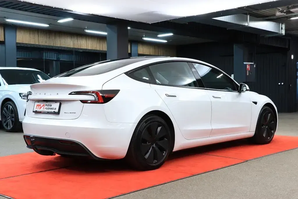 Gebraucht Tesla Model 3 366 kW (498 PS) 2024 Weiß Limousine