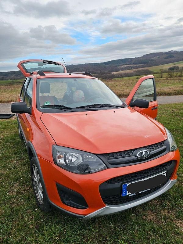 Gebraucht Lada Kalina 87 PS (63 kW) 2017 Orange Kleinwagen