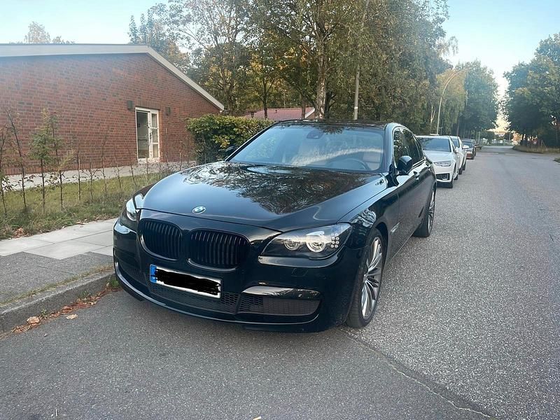 Schwarz Gebraucht 2012 BMW 740 M Sport Limousine | 17.000 € (Etwas zu teuer) - Bild 1/4