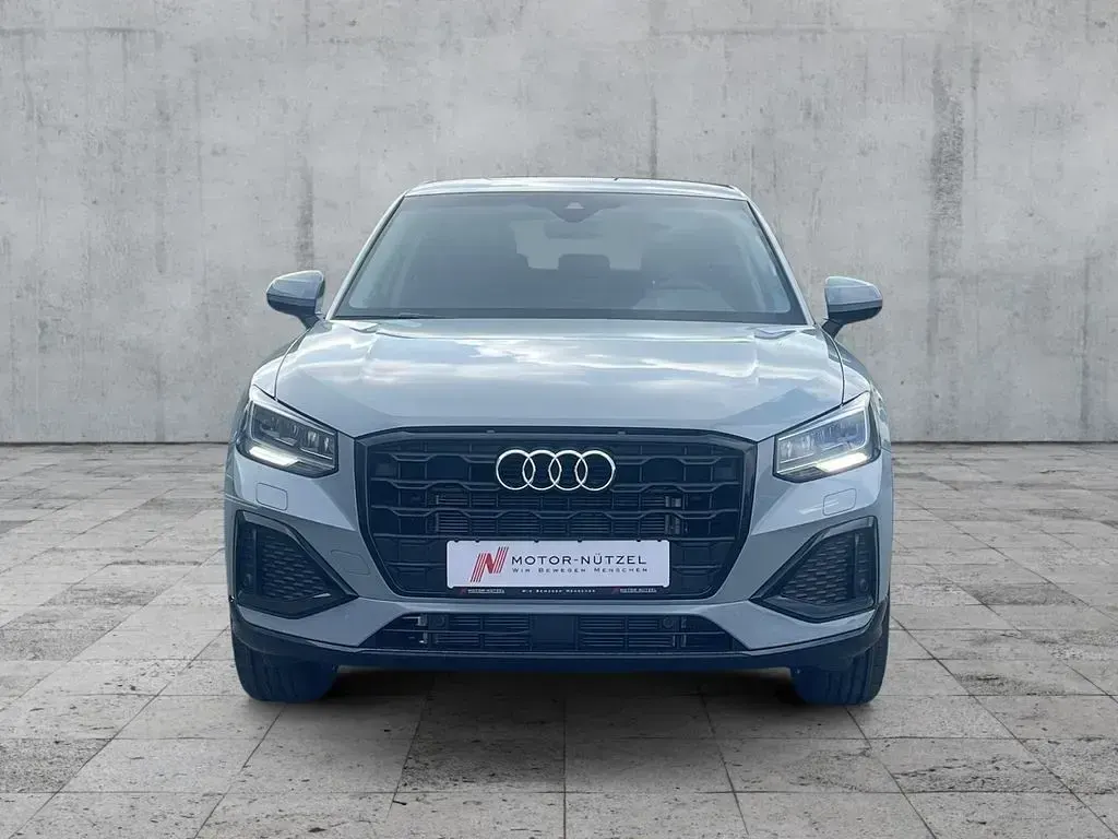 Neu Audi Q2 Advanced 150 PS (110 kW) 2026 Grau SUV