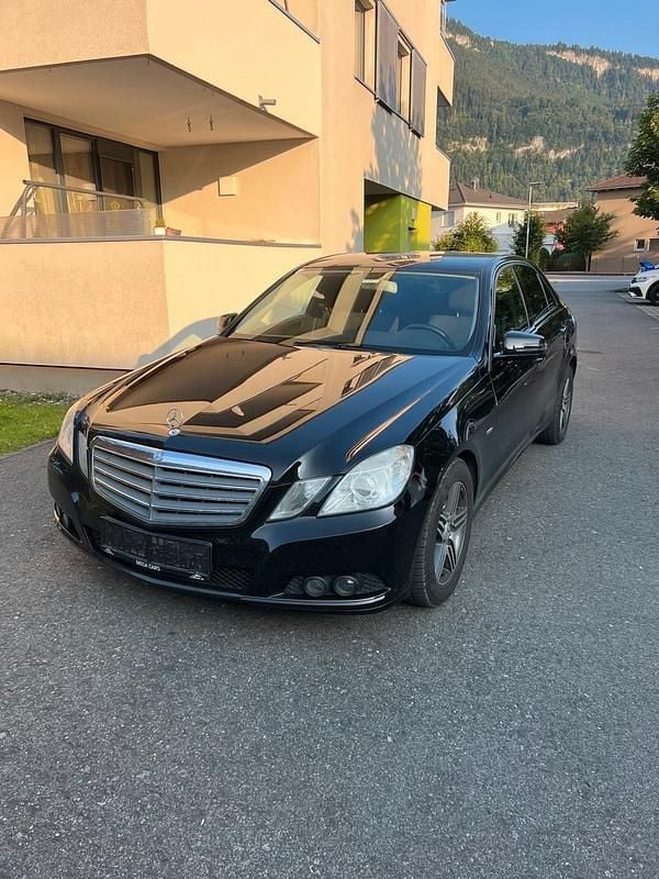 Schwarz Gebraucht 2009 Mercedes E220 Limousine | 5.000 € (Superpreis) - Bild 1/4