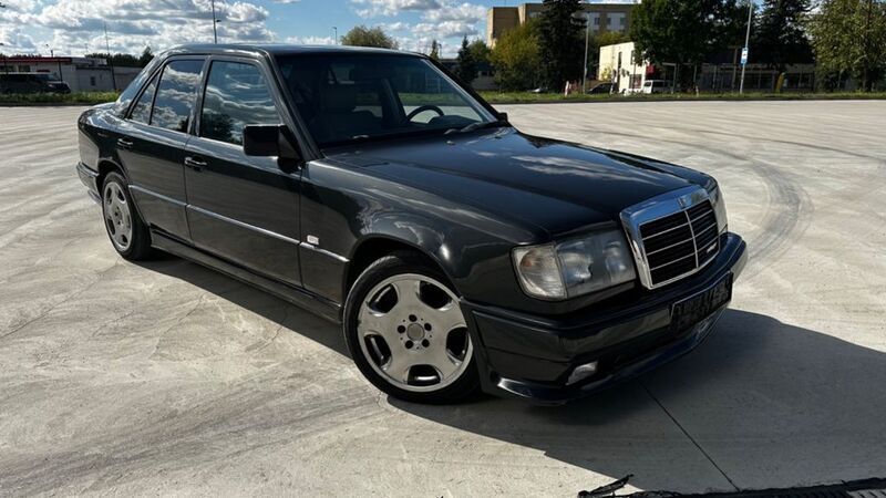 Gebraucht Mercedes E300 239 PS (175 kW) 1989 Schwarz Limousine