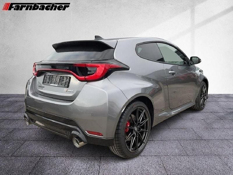 Neu Toyota Yaris 280 PS (205 kW) 2025 Precious metal Limousine