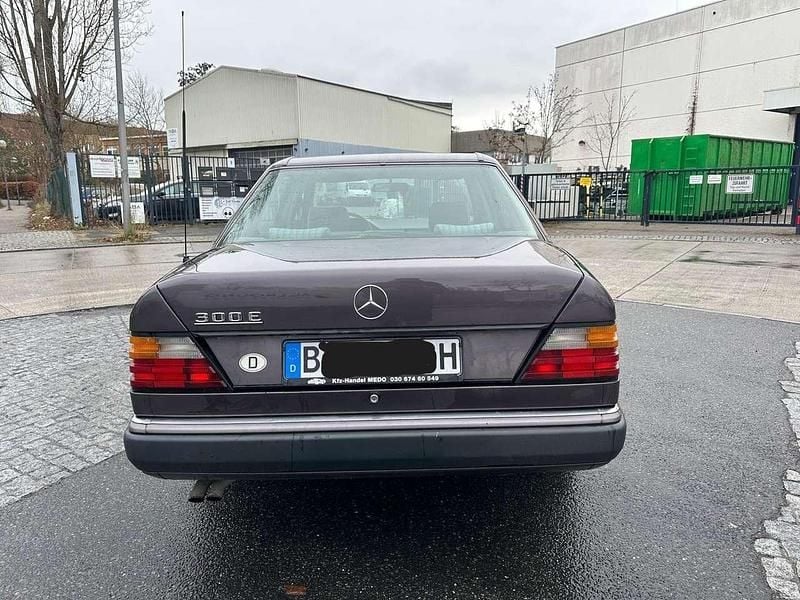 Gebraucht Mercedes E300 179 PS (131 kW) 1991 Braun Limousine