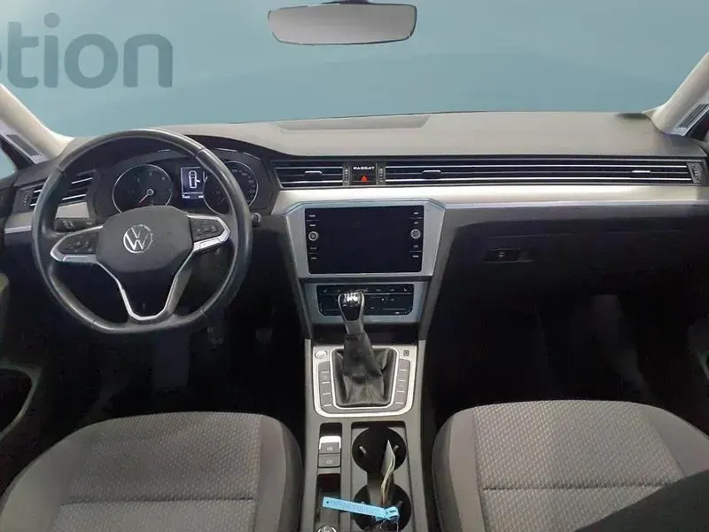 Gebraucht VW Passat 150 PS (110 kW) 2021 Grau Kombi