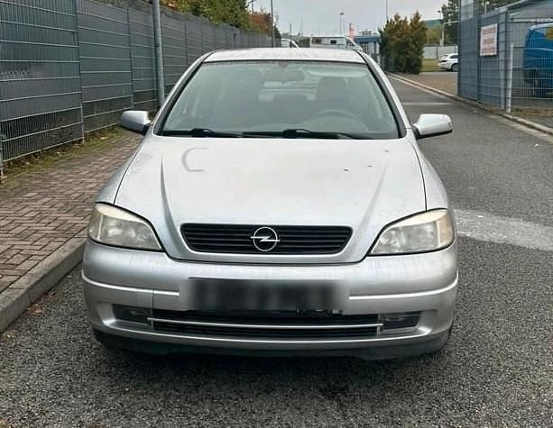 Silber Gebraucht 2000 Opel Astra Limousine | 1.000 € (Guter Preis) - Bild 1/4