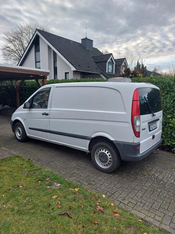 Weiß Gebraucht 2011 Mercedes Vito Van / Kleinbus | 10.000 € - Bild 1/4