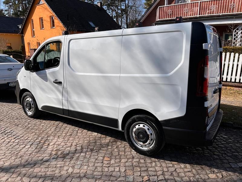 Gebraucht Opel Vivaro 125 PS (91 kW) 2018 Weiß Van / Kleinbus