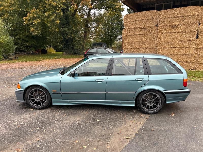 Gebraucht BMW 323 170 PS (125 kW) 1997 Grün Kombi