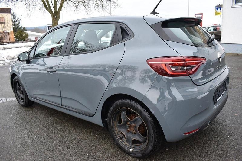 Gebraucht Renault Clio V Business 67 PS (49 kW) 2022 Grau Kleinwagen