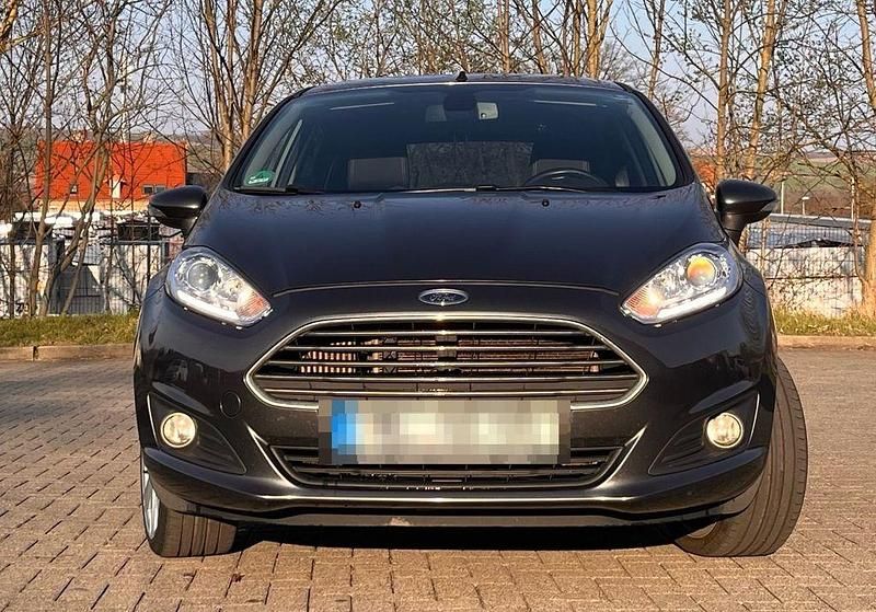 Gebraucht Ford Fiesta Titanium 95 PS (69 kW) 2017 Grau Limousine