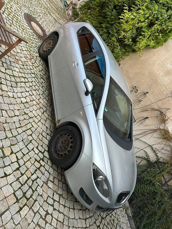 Silber Gebraucht 2006 Seat Leon Kleinwagen | 2.000 € (Fairer Preis) - Bild 1/4