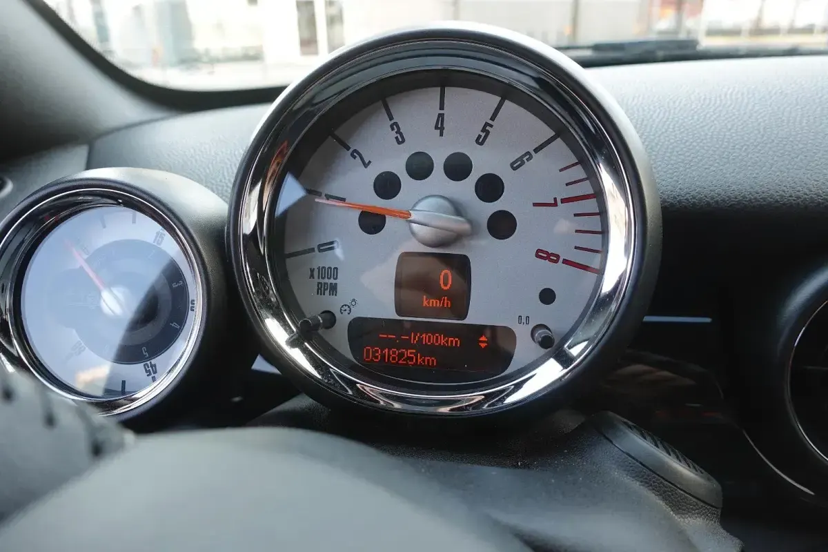 Käytetty Mini Cooper Cabriolet 122 HP (89 kW) 2012 Punainen Avoauto