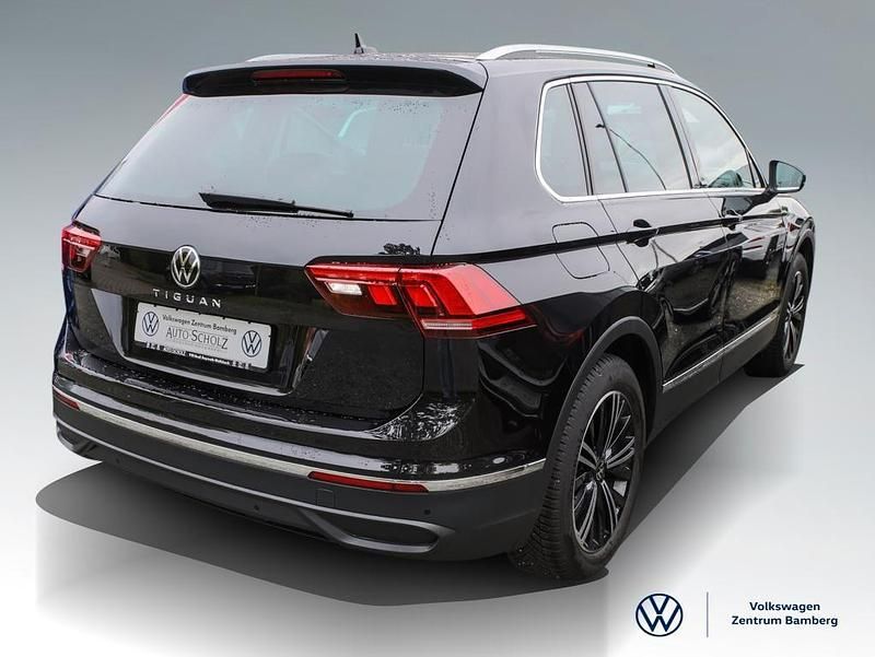 Gebraucht VW Tiguan Move 150 PS (110 kW) 2023 Schwarz SUV