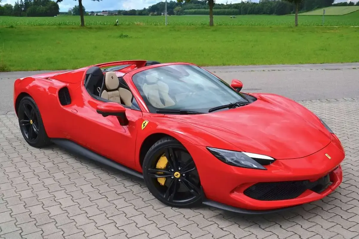 Second-hand Ferrari 296 829 CP (609 kW) 2025 Roșu Cabrio