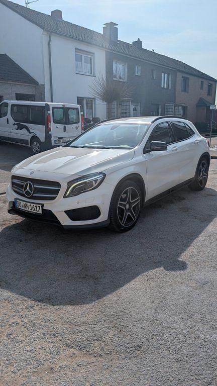 Gebraucht Mercedes GLA220 AMG line 177 PS (130 kW) 2016 Weiß SUV