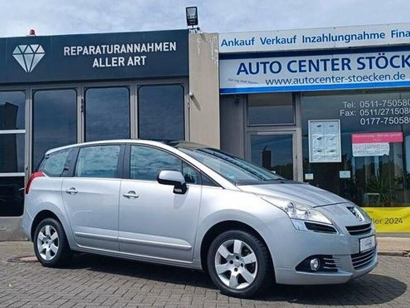 Grau Gebraucht 2011 Peugeot 5008 Premium Van / Kleinbus | 6.800 € (Teuer) - Bild 1/4