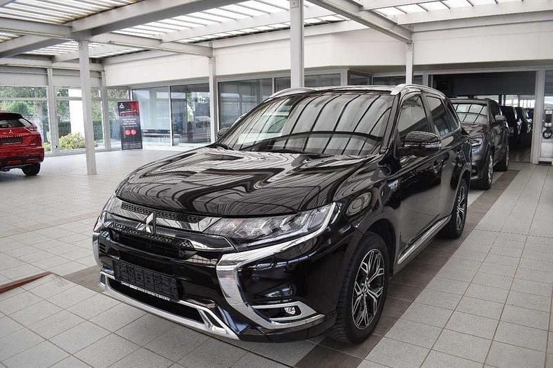 Schwarz Gebraucht 2021 Mitsubishi Outlander P-HEV Plus SUV | 23.490 € (Fairer Preis) - Bild 1/4