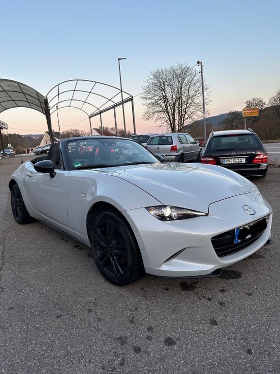 Weiß Gebraucht 2015 Mazda MX5 Exclusive-Line Cabrio | 15.000 € (Fairer Preis) - Bild 1/4