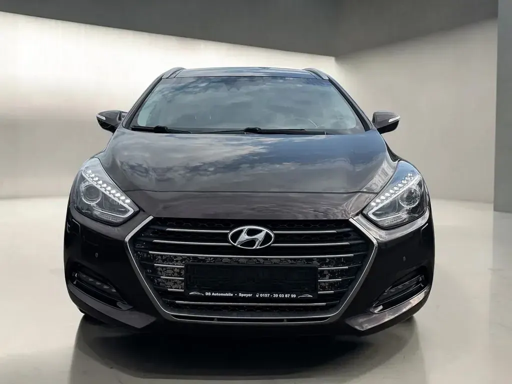 Gebraucht Hyundai i40 Premium 141 PS (103 kW) 2017 Braun Limousine