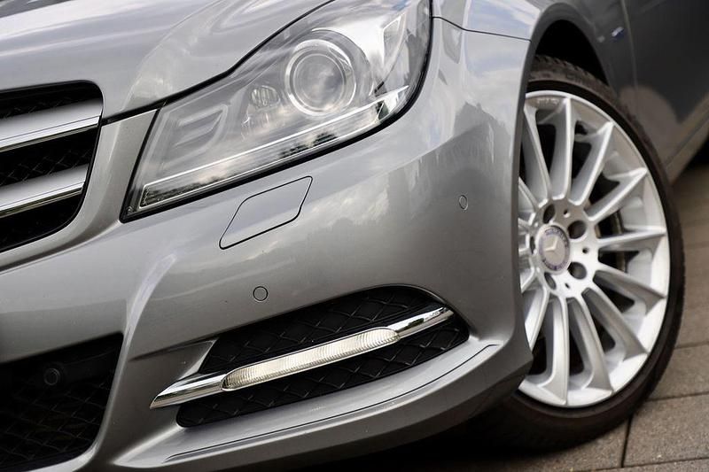 Silber Gebraucht 2011 Mercedes C220 Coupé | 13.950 € (Fairer Preis) - Bild 1/4