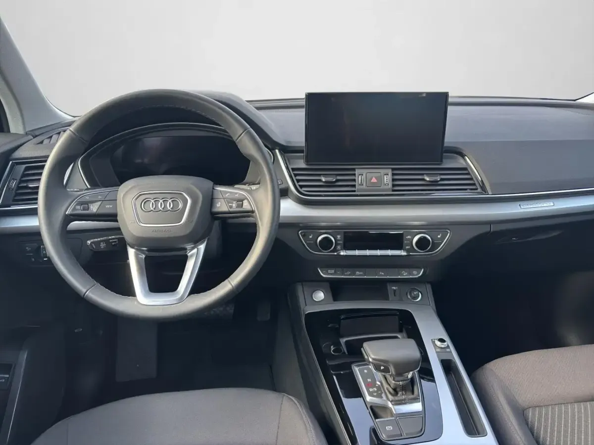 Używany Audi Q5 Basis 299 KM (219 kW) 2025 Srebrny SUV