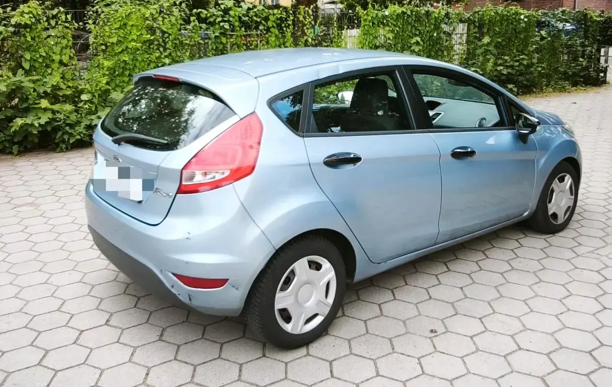 Gebraucht Ford Fiesta 95 PS (69 kW) 2010 Blau Kleinwagen