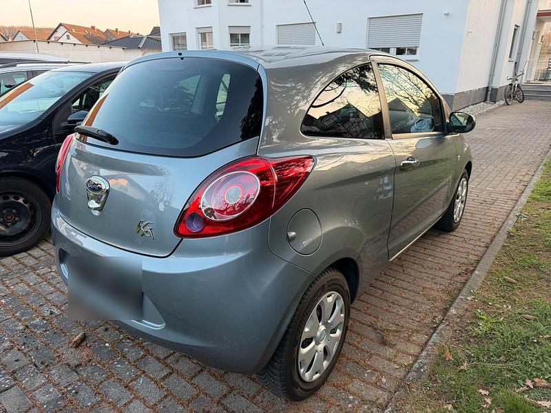 Gebraucht Ford Ka Titanium 69 PS (50 kW) 2014 Grau Kleinwagen