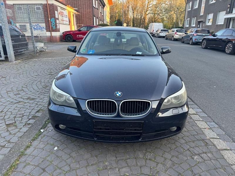 Blau Gebraucht 2005 BMW 520 Limousine | 3.999 € (Guter Preis) - Bild 1/4
