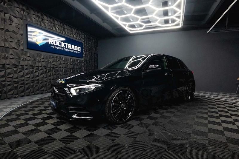 Schwarz Gebraucht 2022 Mercedes A250 AMG line Limousine | 29.990 € (Fairer Preis) - Bild 1/4