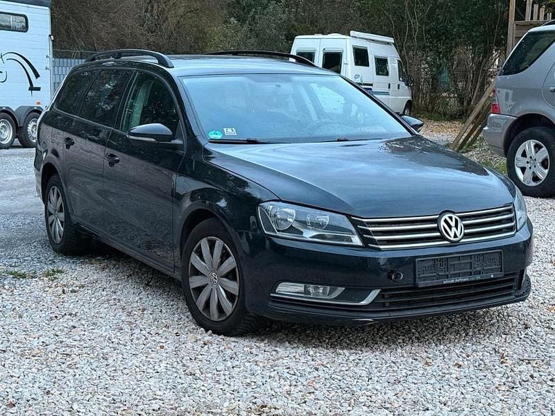 Schwarz Gebraucht 2012 VW Passat Trendline Kombi | 2.990 € (Superpreis) - Bild 1/4