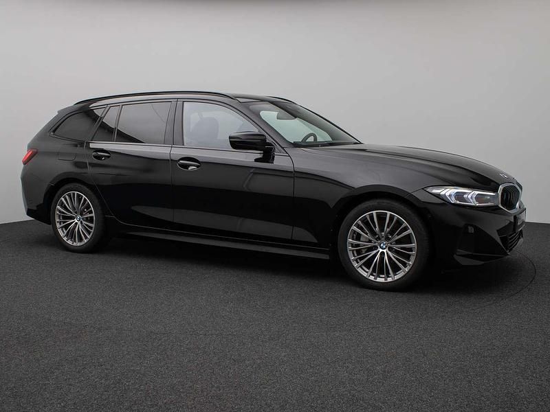 Gebraucht BMW 330 Sport Line 286 PS (210 kW) 2023 Schwarz 2668 Kombi