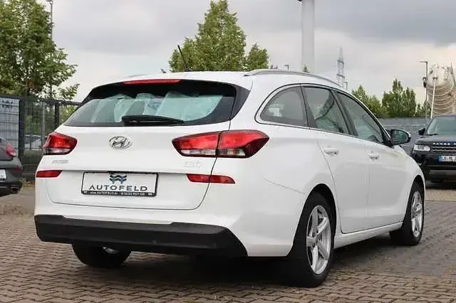 Gebraucht Hyundai i30 Trend 120 PS (88 kW) 2018 Weiß Kombi