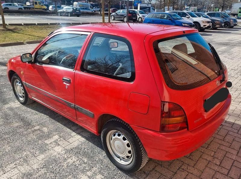 Gebraucht Toyota Starlet 75 PS (55 kW) 1998 Rot Kleinwagen