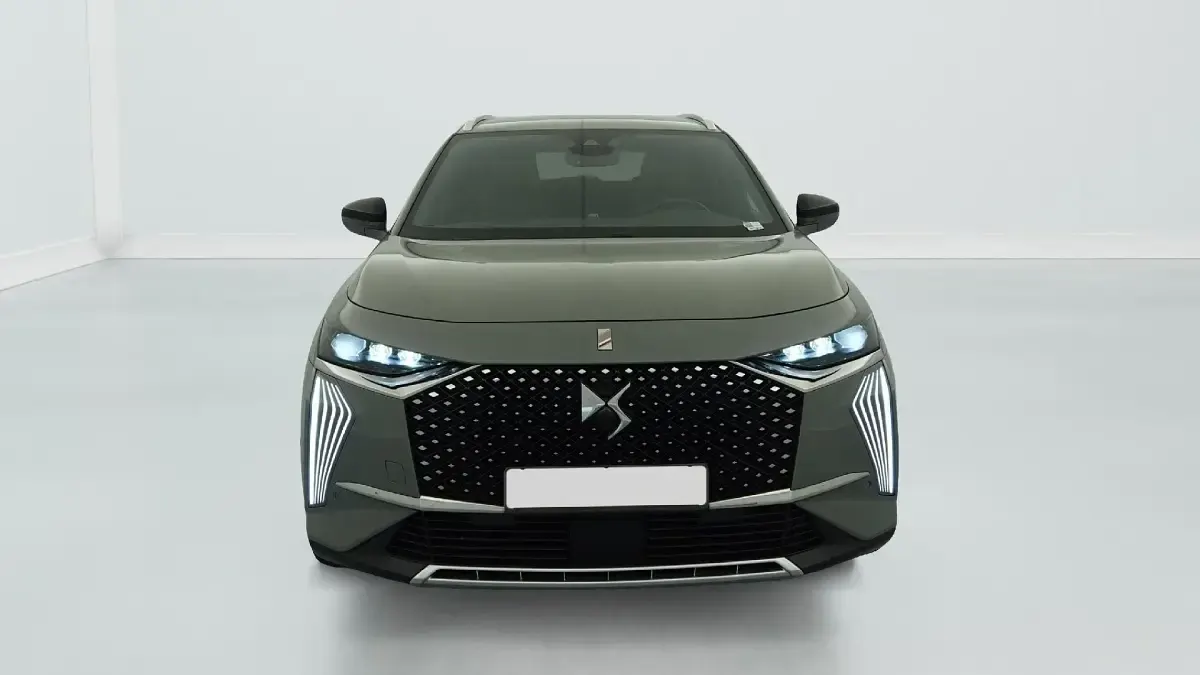 Gebraucht DS Automobiles DS7 Crossback Rivoli 200 PS (147 kW) 2024 Grau (gris laque) SUV