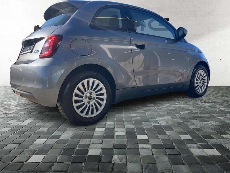 Gebraucht Fiat 500e 86 kW (118 PS) 2023 Mineral grau (6fx) Limousine