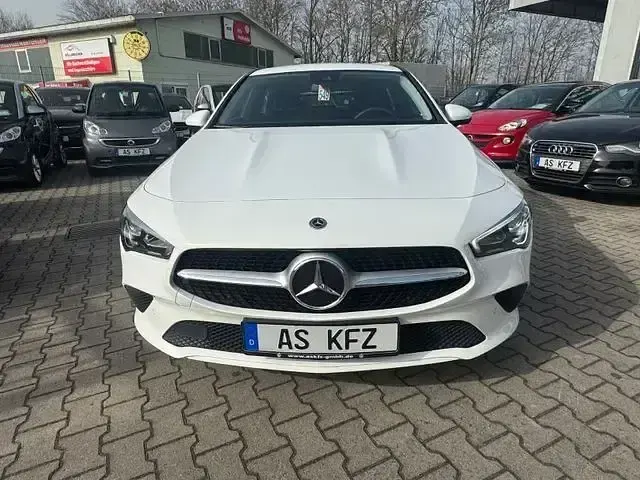 Gebraucht Mercedes CLA200 Shooting Brake 150 PS (110 kW) 2023 Weiß Kombi
