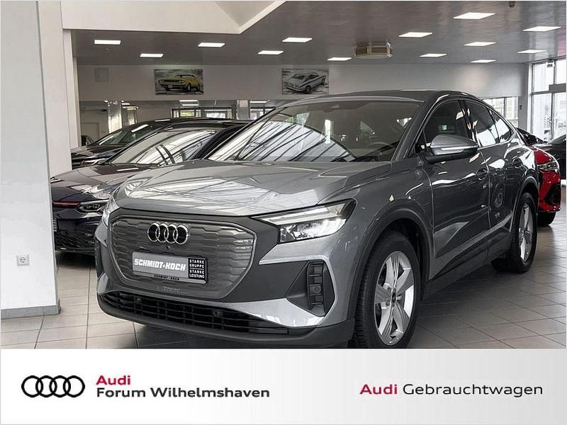 Blau Gebraucht 2022 Audi Q4 Sportback e-tron Basis SUV | 25.995 € (Teuer) - Bild 1/4