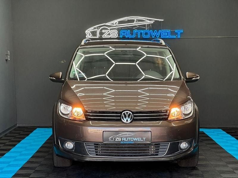 Gebraucht VW Touran Cross 140 PS (102 kW) 2011 Braun Van / Kleinbus