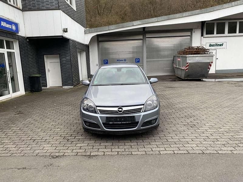 Gebraucht Opel Astra 116 PS (85 kW) 2009 Silber Limousine