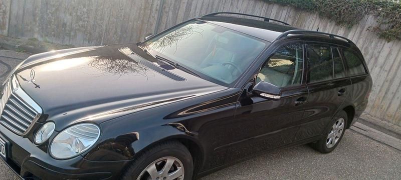 Gebraucht Mercedes E220 Classic 170 PS (125 kW) 2007 Schwarz Kombi