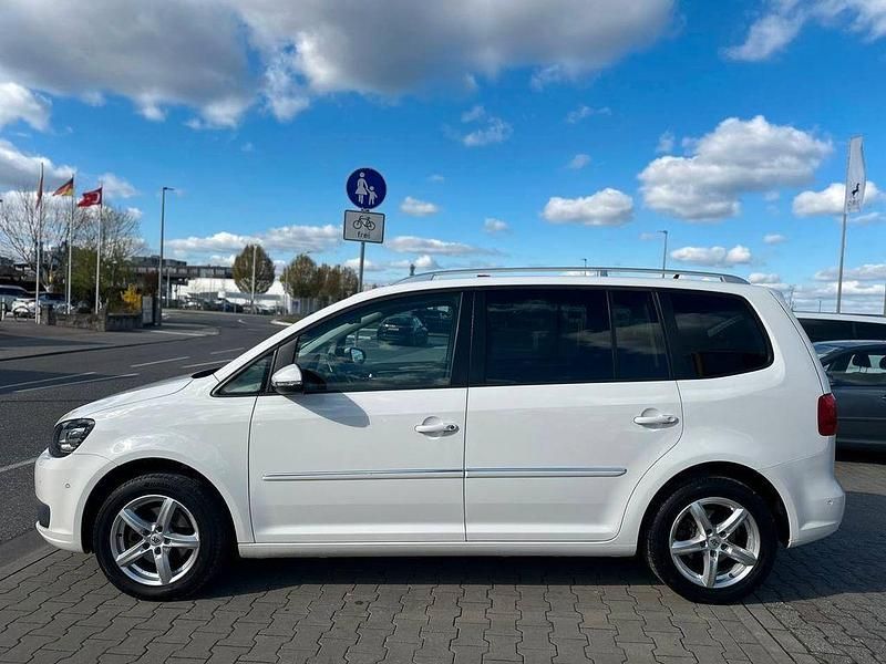 Gebraucht VW Touran Highline 105 PS (77 kW) 2014 Weiß Van / Kleinbus