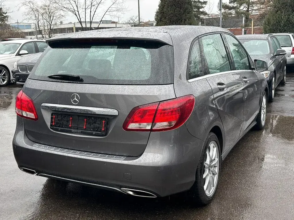 Gebraucht Mercedes B180 Urban 109 PS (80 kW) 2017 Grau Kleinwagen