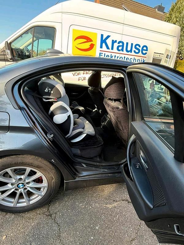 Gebraucht BMW 318 143 PS (105 kW) 2012 Grau Limousine