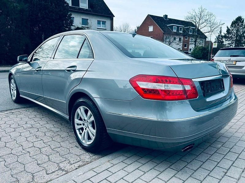 Gebraucht Mercedes E250 204 PS (150 kW) 2011 Silber Limousine