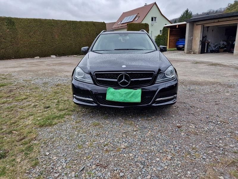 Gebraucht Mercedes 220 170 PS (125 kW) 2011 Schwarz Kombi
